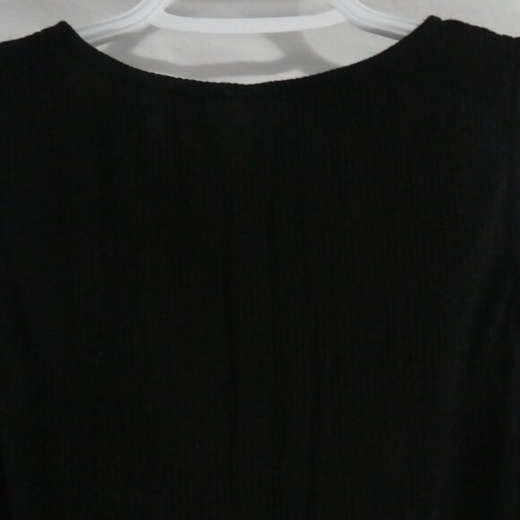 JO & CO | small | Ribbed Sleeveless Top | V-Neck | Lace-Up Front - Picture 9 of 12